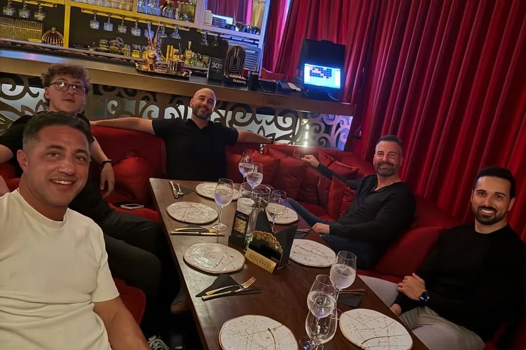 A group hosted by Paisa Concierge at a reserved table in El Poblado